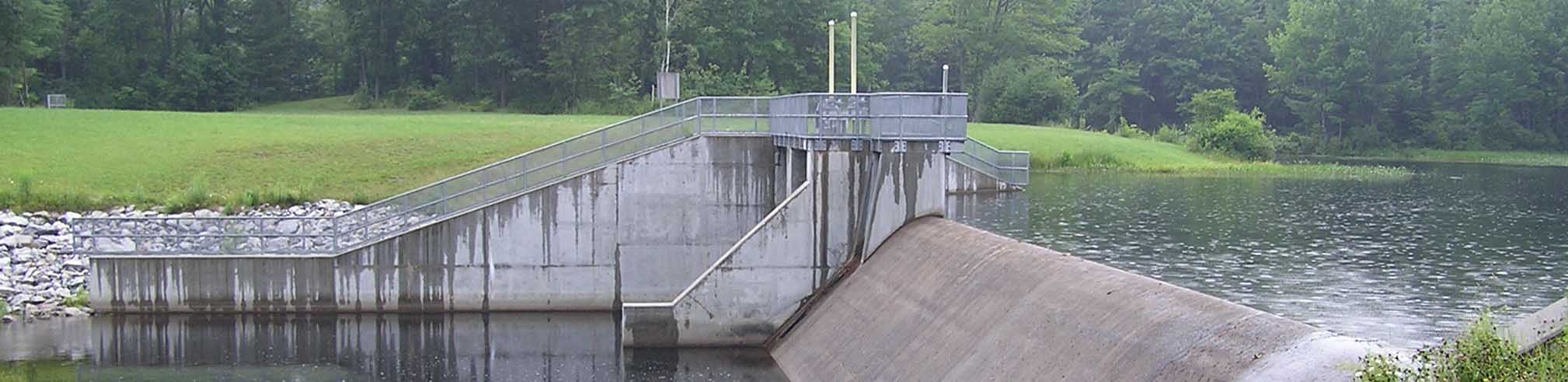 Small_hydropower_dam_Maine-Lea_Kosnik
