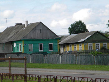 Mir Houses and street