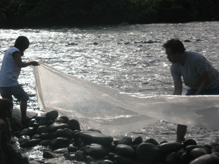 Participant observation: Julian barbasco fishing. Photo: Liebert 2009.