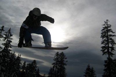Slalom skier goes airborne in Oregon
