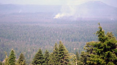2011 wildfire north of Crater Lake