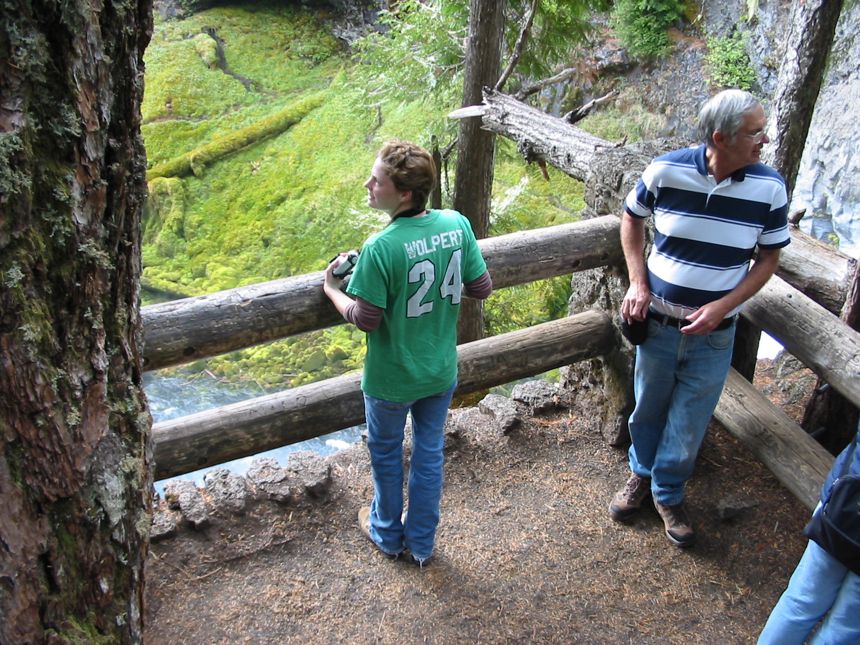 am oberen Ende des Wasserfalls
