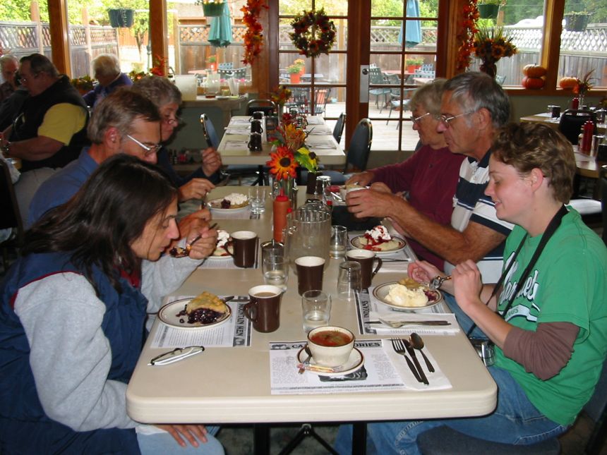 Gemuetliches Beisammensein fuer alle nach der Wanderung