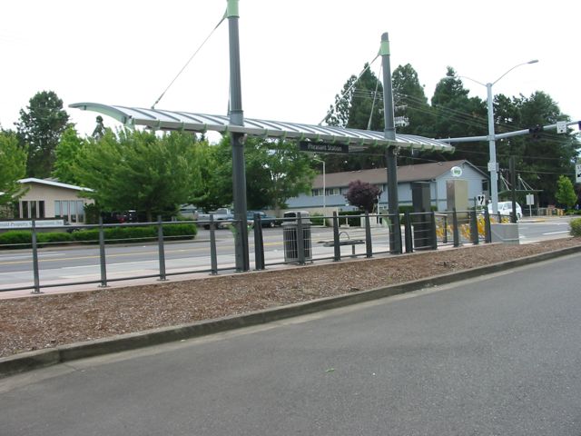 Die Bushaltestelle direkt vor dem Hotel
