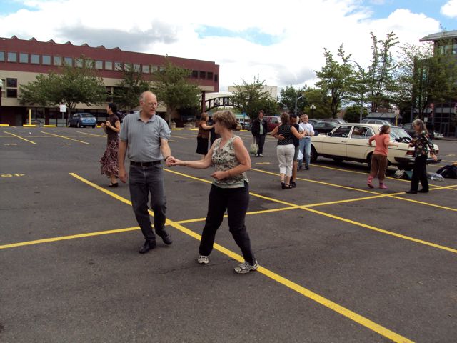 Dancing behind TC 21.VI.09