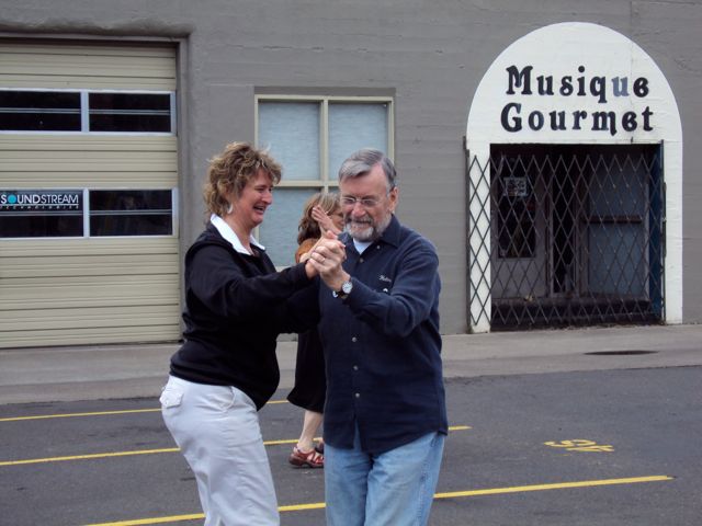 Dancing behind TC 21.VI.09