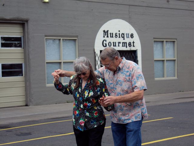 Dancing behind TC 21.VI.09