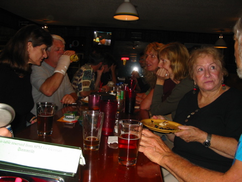 L: Barbara, Glen, Kevin. R: Herb, Rita, Eva und Monika. 