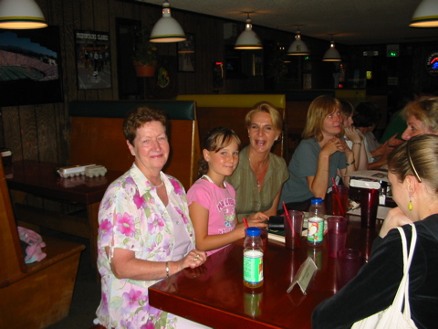 L: Renate Rauch, Lisa-Marie Rauch, Christiane Rauch, Eva Schmitt, Anna Smoot