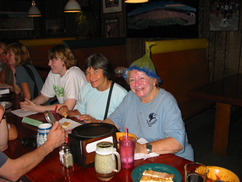 L, on vorn nach hinten: Rita Rosenberg, Carmen Bayley, Anna Smoot