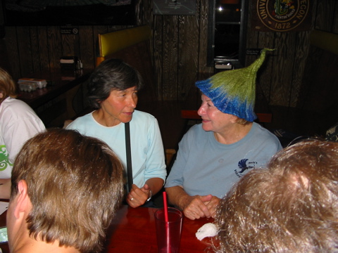 R-->L: Rita Rosenberg und Carmen Bayley