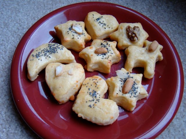 Kaeseplaetzchen, gut zu Wein oder Bier.