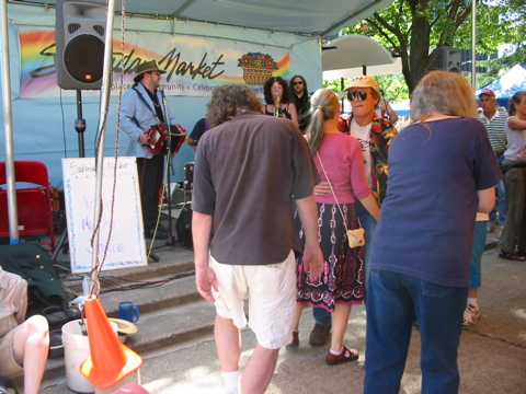 Bee and Steve between 2 solo gyrators