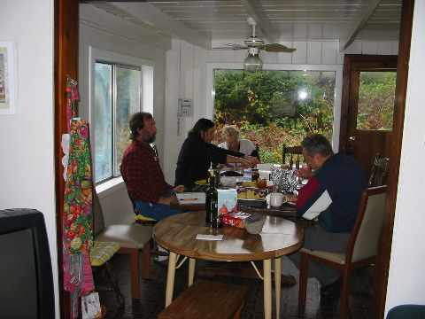 Rudi, Esther, Renate und G&uuml;nther in der K&uuml;che