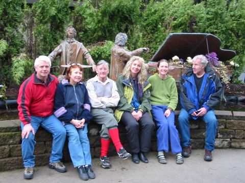 Glen, Irmgard, ich, Monika, Jona und Steve vor der "jazz band"