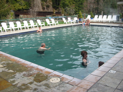 Swimming Pool im Belknap Hotsprings Resort ($7.- die Stunde)