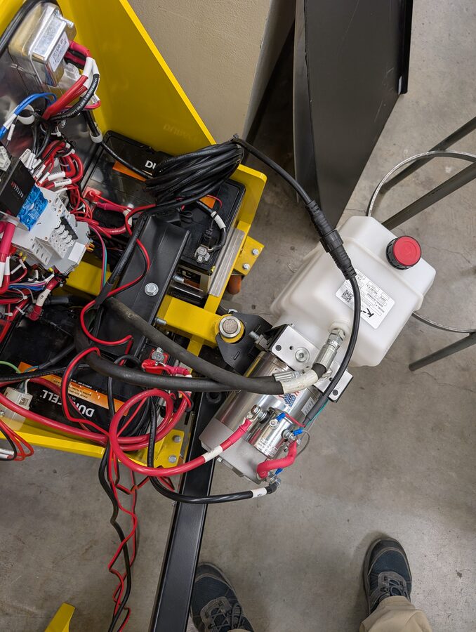 Photo 6: mast-lift hydraulic power unit hanging on the control-arm pivot