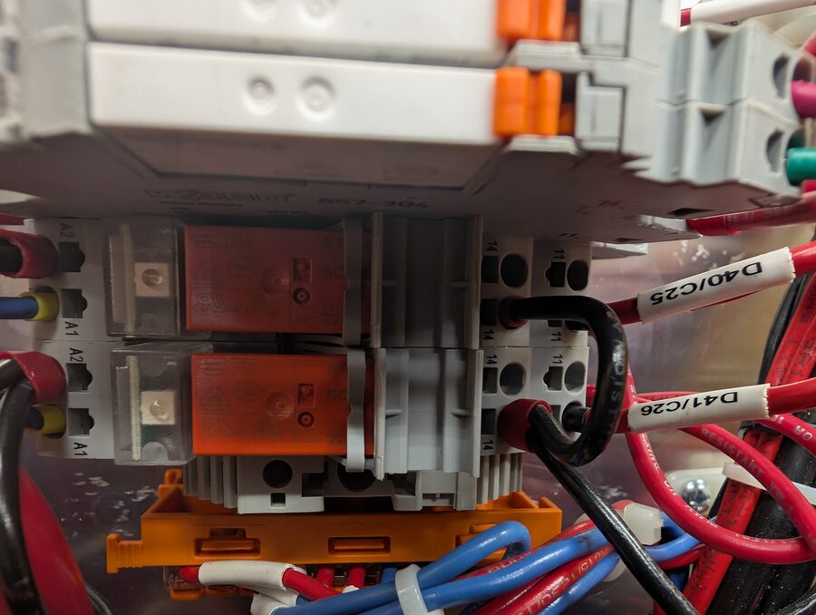 Photo 8: the two jib relay modules with D40/C25 and D41/C26 outputs