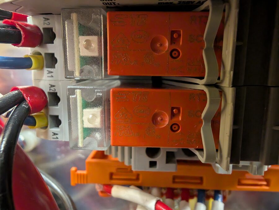 Photo 10: both relay modules close up