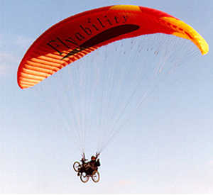 picture of disabled piolit of hang glider in flight