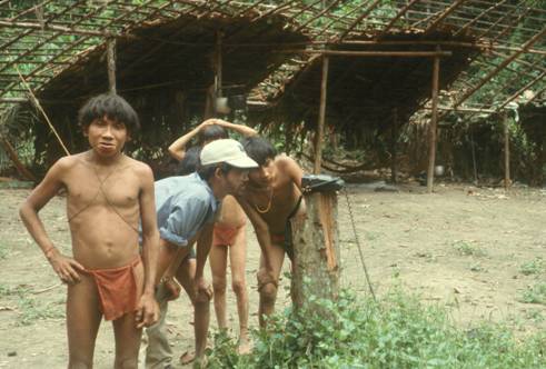 Sugiyama mapping the location of a Yanomamö Shabono with GPS.