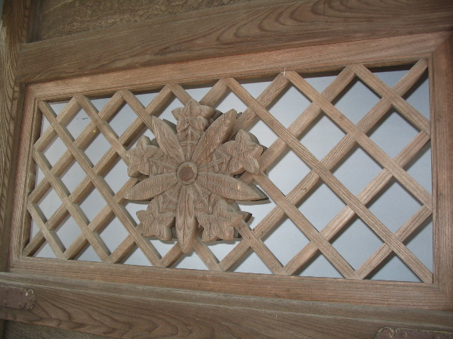 wood carving detail Uji.JPG