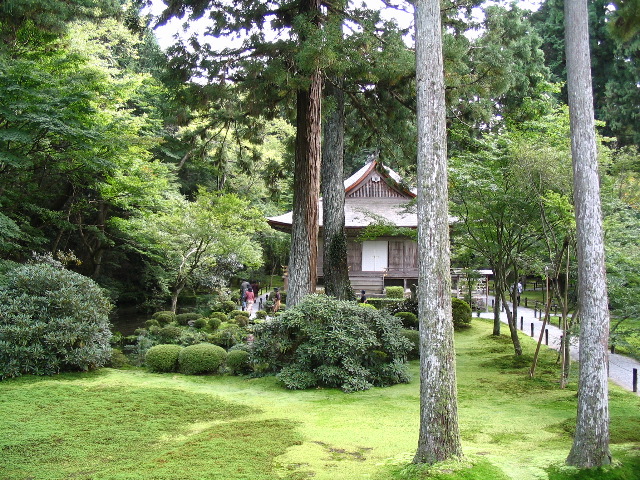 Sanzen-In little shrine.JPG