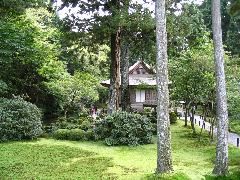 Sanzen-In little shrine.JPG