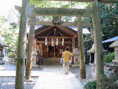 Fushimi lantern gates small shrine.JPG